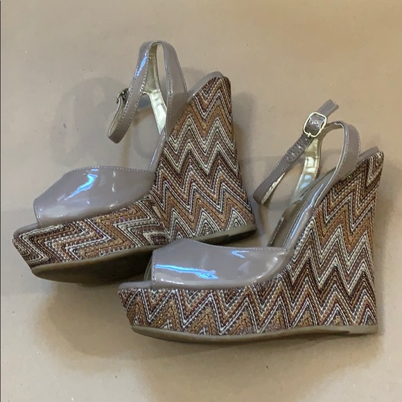 Steve Madden wedge, size 7.5. Good condition. - Picture 2 of 4
